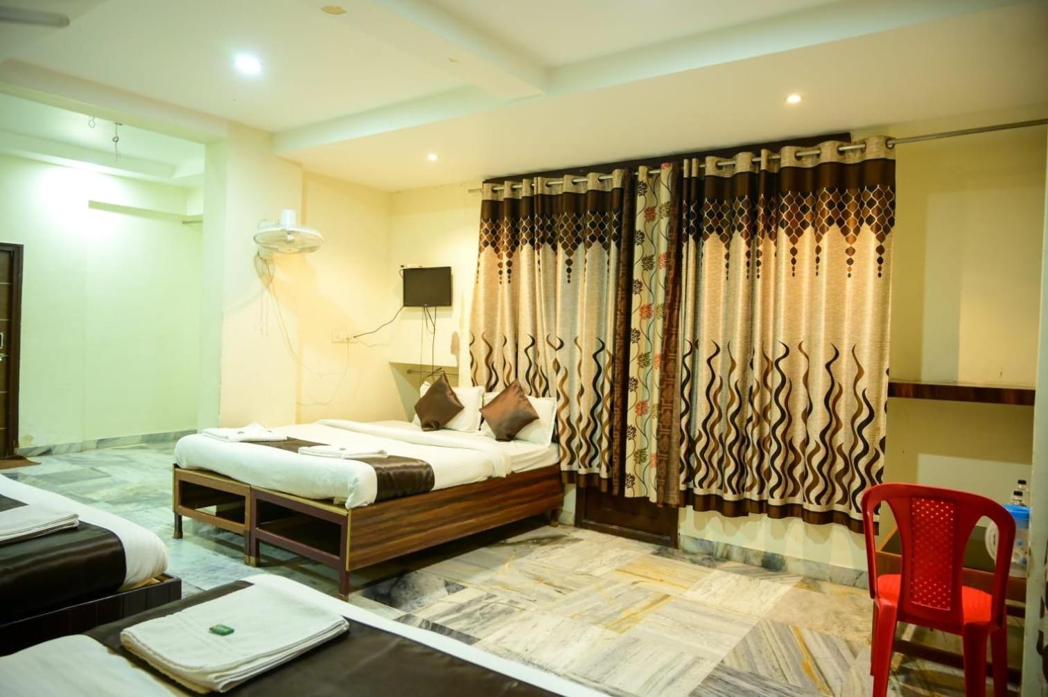 Hotel Sachidanand Ширди Екстериор снимка