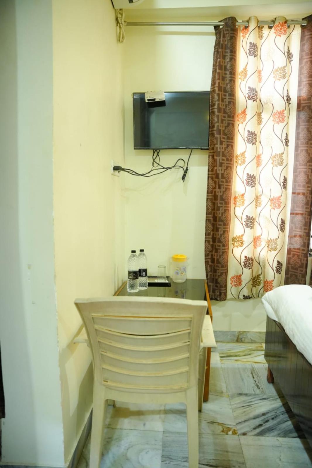 Hotel Sachidanand Ширди Екстериор снимка