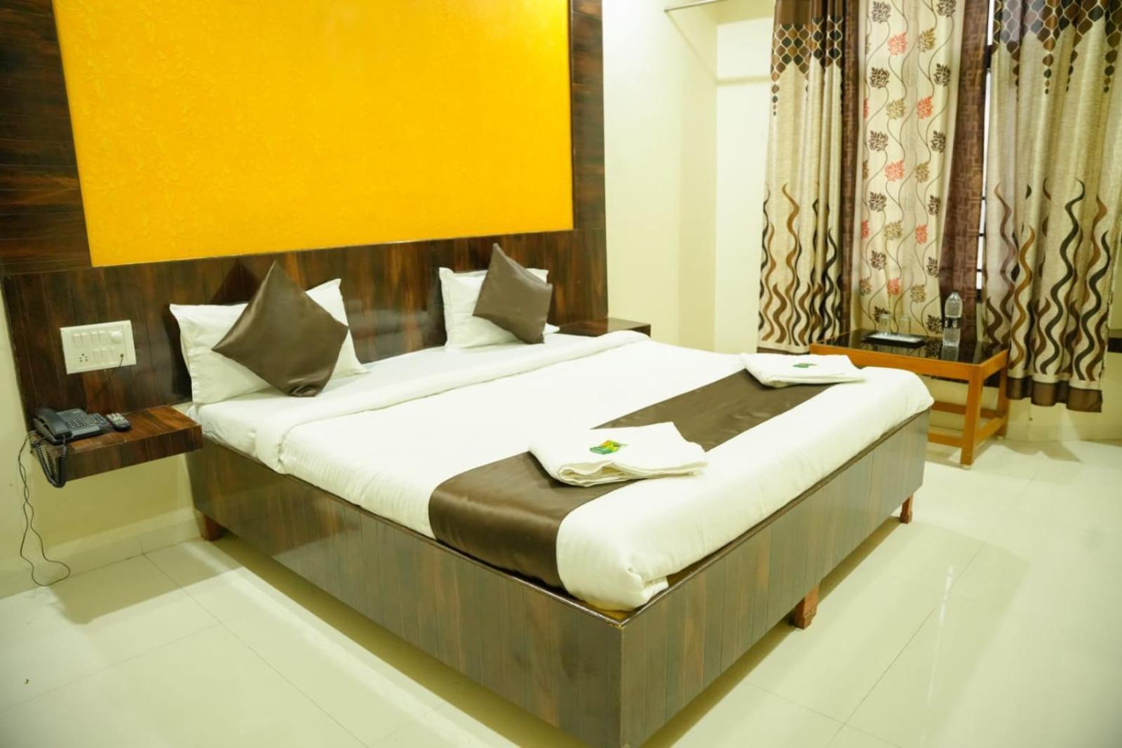 Hotel Sachidanand Ширди Екстериор снимка