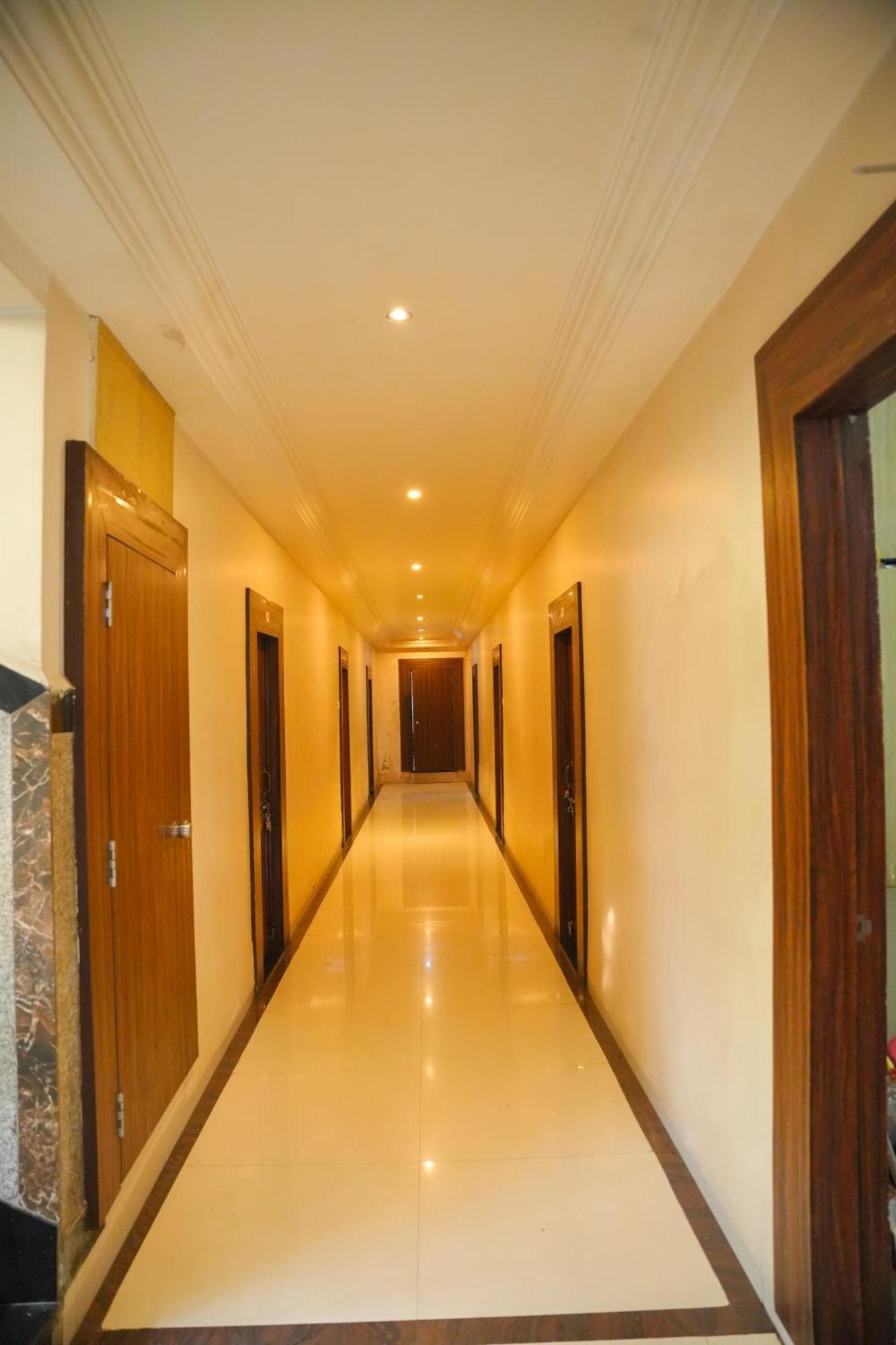 Hotel Sachidanand Ширди Екстериор снимка