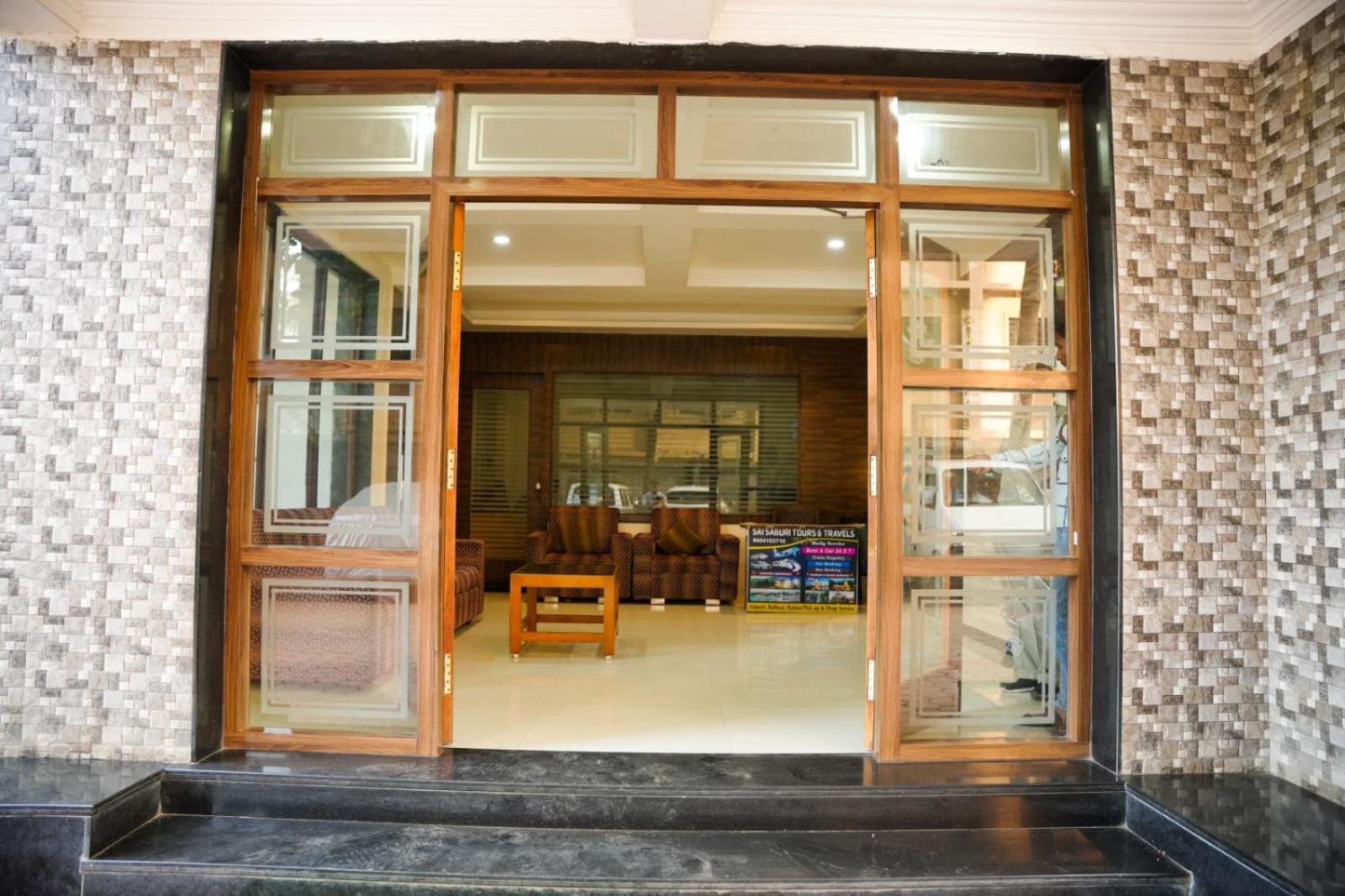 Hotel Sachidanand Ширди Екстериор снимка