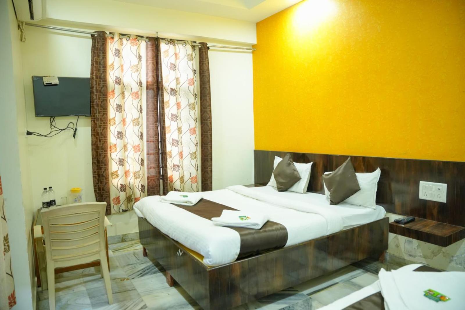 Hotel Sachidanand Ширди Екстериор снимка